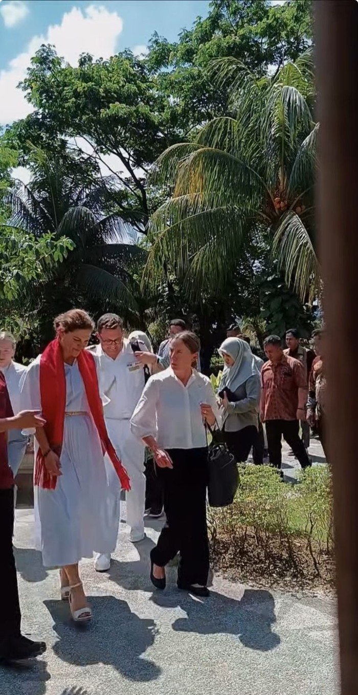 Kunjungan ke Lombok, Putri Mahkota Swedia Disuguhi Sate hingga Ayam Taliwang