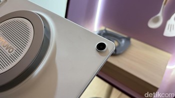Di sudut kanan atas dekat speaker terdapat kamera belakang 13 MP. Lenovo Tab Plus Gen 2 juga memiliki kamera depan 8 MP untuk kebutuhan selfie dan video call. Foto: Virgina Maulita Putri/detikINET