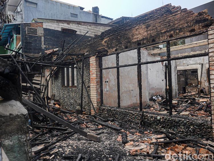 Ludes Dilalap Api, 4 Bangunan di Kemanggisan Kini Tinggal Puing