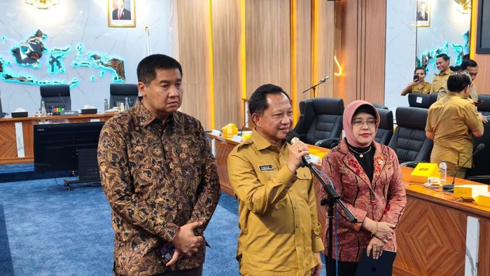 Menteri PKP Maruarar Sirait, Mendagri Tito Karnavian dan Kepala BPS Amalia Adininggar Widyasanti