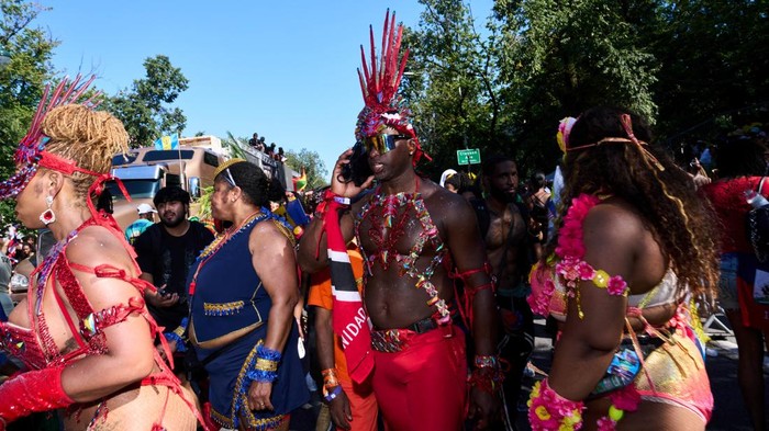 Perayaan West Indian Day 2026 berlangsung meriah di kawasan Brooklyn, New York City, Amerika Serikat, Senin (7/9/2026). Ribuan warga dan peserta memadati jalanan untuk mengikuti parade tahunan tersebut. REUTERS/Bing Guan