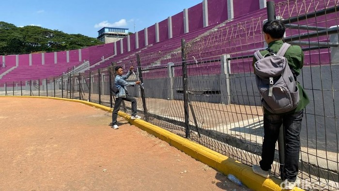 Pagar di Stadion Brawijaya Kediri