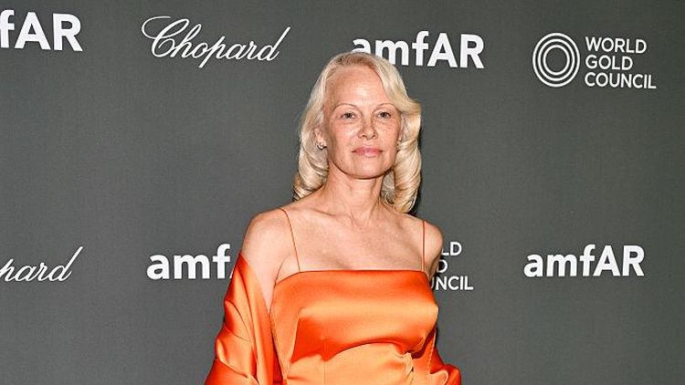 Tampil Tanpa Makeup, Pamela Anderson Ngaku Pernah Divonis Sisa Umur 10 Tahun