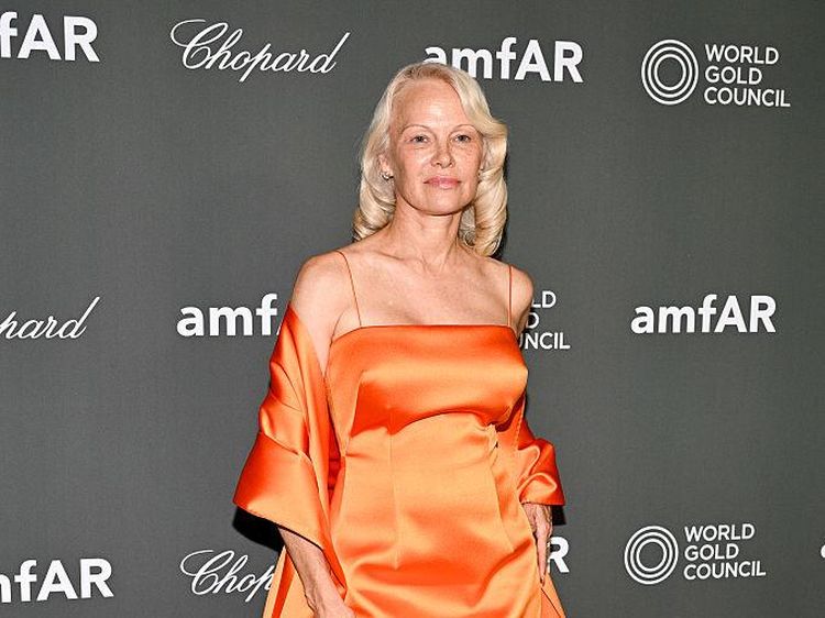 Tampil Tanpa Makeup, Pamela Anderson Ngaku Pernah Divonis Sisa Umur 10 Tahun