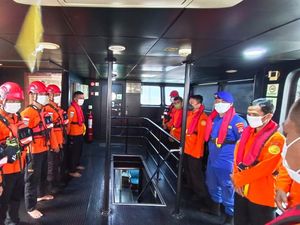 SAR Perluas Area Pencarian 5 Jurnalis Hilang di Sekitar Anak Krakatau