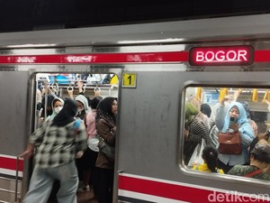 Viral KRL Melaju Pelan dengan Pintu Terbuka di Depok, KAI Ungkap Penyebabnya