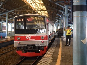 Kesaksian Detik-detik Petugas hingga Penumpang Gercep Bantu Ibu Lahiran di KRL