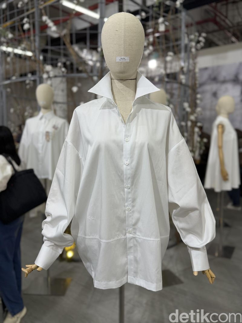 Desainer anggota Ikatan Perancang Mode Indonesia (IPMI) atau Indonesian Fashion Designer Council (IFDC) berkolaborasi dengan Cotton USA dan Senayan City untuk merilis koleksi kemeja putih yang dipamerkan di DRAFT IFDC Pop-Up Store pada 1 September 2026. Penjualan untuk membantu korban bencana gempa NTT.