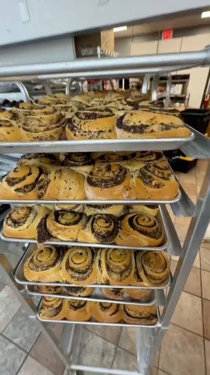 Plot Twist! Pesanan Cinnamon Roll Rp 55 Juta Hilang, Ternyata Kurir Kena Razia