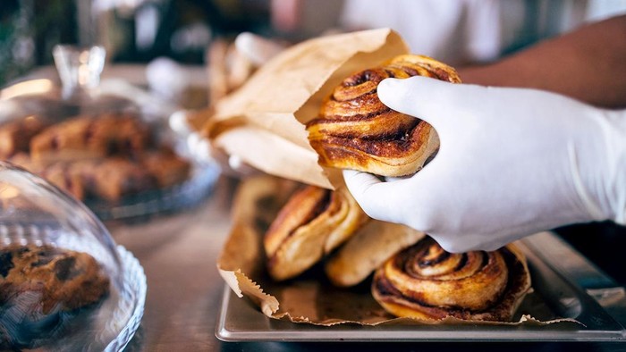 Plot Twist! Pesanan Cinnamon Roll Rp 55 Juta Hilang, Ternyata Kurir Kena Razia