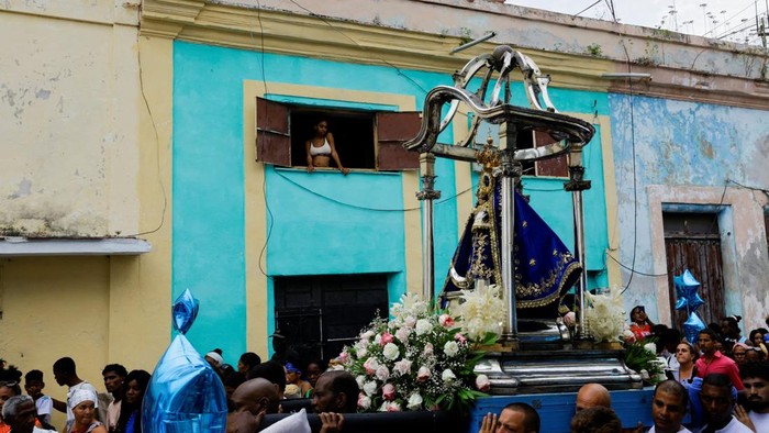 Prosesi Virgin of Regla Ramaikan Jalanan Kuba