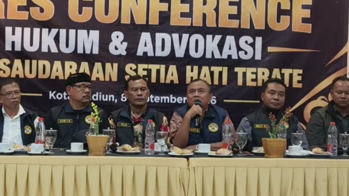 Ketua Umum PSHT, Muhammad Taufiq saat jumpa pers