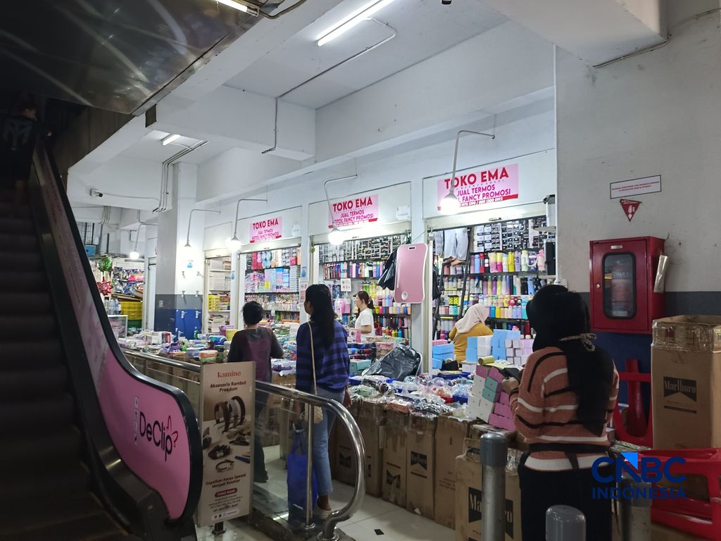 Pusat Grosir Asemka kini jadi 'Dapur' Bisnis Reseller, Jakarta, Selasa (8/9/2026). (CNBC Indonesia/Martyasari Rizky)