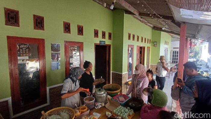 Rumbah buatan Daenah Indramayu.
