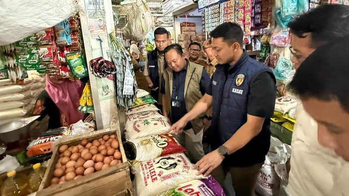 Sidak beras di pasar Gresik