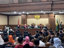 Jaksa Cecar Eks Staf Kemenag Asal Duit Beli 2 Ranger Rover-Dior, Begini Jawabnya