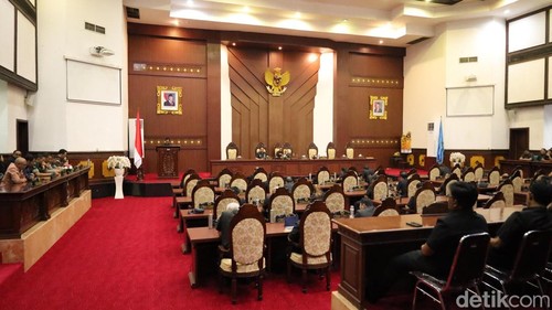 Sidang paripurna agenda pandangan umum fraksi di kantor DPRD Gianyar, Selasa (8/9/2026). (Foto:Aryo Mahendro/detikBali)