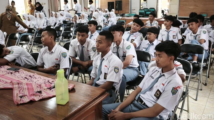 Suasana SMAN 1 Tunjungan Blora usai sejumlah siswa keracunan menu MBG, Selasa (8/9/2026).