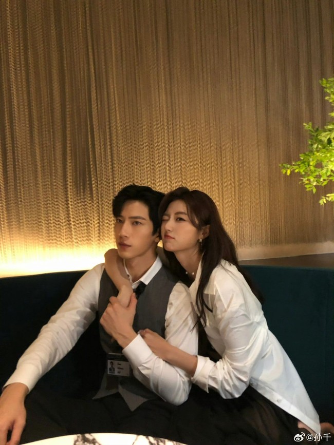 ‘The Early Spring’ menampilkan kisah manis antara Shang Zhitao yang diperankan Sun Qian dengan Luan Nian yang dibintangi aktor Jing Boran. Serial itu mencatat 60 juta penonton per hari, angka yang mengesankan untuk drama modern. Foto: Weibo