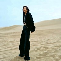 Dengan tinggi badan 1,72 meter, Sun Qian memiliki postur tubuh layaknya seorang model yang menambah daya tariknya. Foto: Weibo