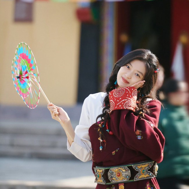 Pesona Sun Qian yang polos dengan kemampuan akting alami dan pembawaan yang sangat ramah juga membuat wanita 29 tahun itu semakin disukai para penonton. Foto: Weibo