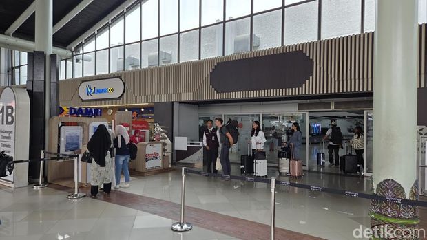 Terminal 1B mulai ramai penumpang baru tiba (Taufiq Syarifudin/detikcom) Terminal 1B mulai ramai penumpang baru tiba (Taufiq Syarifudin/detikcom)