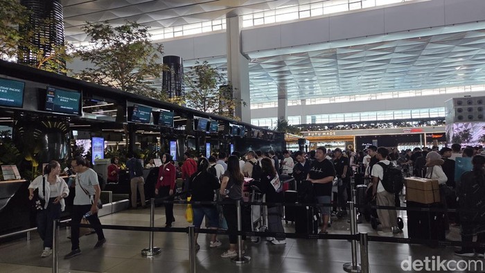 Terminal 3 Bandara Soetta dipadati calon penumpang. (Taufiq Syarifudin/detikcom)