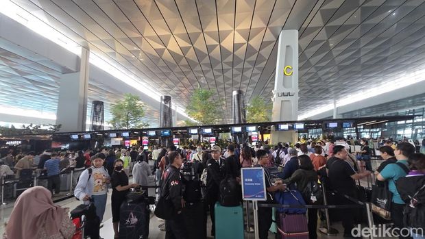 Terminal 3 Bandara Soetta dipadati calon penumpang (Taufiq Syarifudin/detikcom)