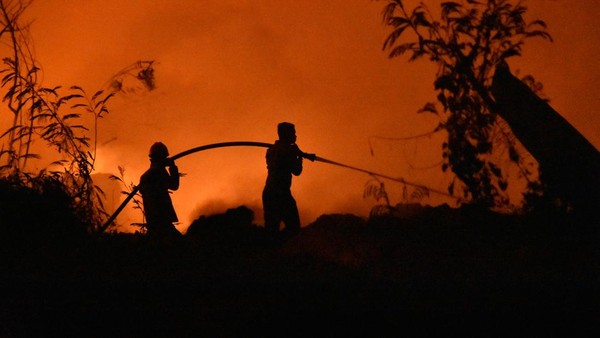 TPA Galuga Bogor Terbakar, Petugas Berjibaku Padamkan Api