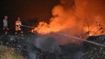 TPA Galuga Bogor Terbakar, Petugas Berjibaku Padamkan Api