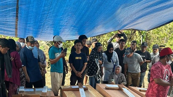 11 Jenazah korban kebakaran Pasar Paniai dimakamkan dalam satu liang lahad di Kabupaten Nabire. Dokumen Istimewa