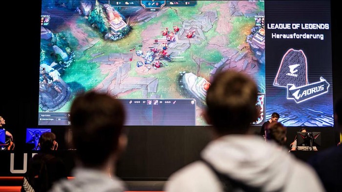 Esports menjadi salah satu cabang olahraga (cabor) di Asian Games 2026. Di dalamnya terdapat 11 nomor pertandingan, yang berisi 13 game esports.