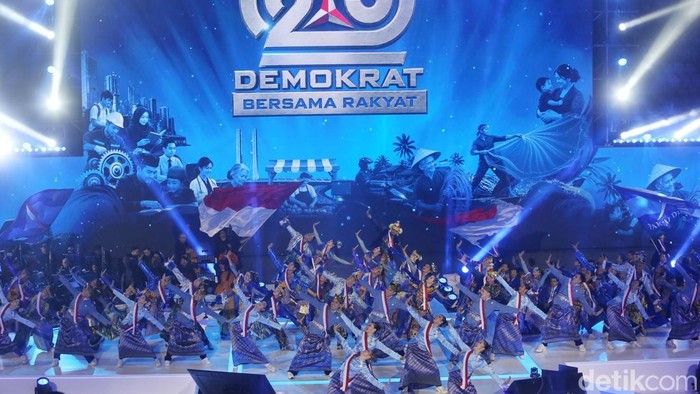 Ketua Umum Partai Demokrat Agus Harimurti Yudhoyono menyampaikan pidato dalam perayaan puncak HUT ke-25 Partai Demokrat di Indonesia Arena, Senayan, Jakarta, Rabu (9/3/2026). Turut hadir memberi pidato Presiden RI Prabowo Subianto.