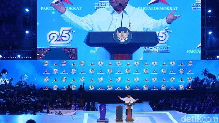Ketua Umum Partai Demokrat Agus Harimurti Yudhoyono menyampaikan pidato dalam perayaan puncak HUT ke-25 Partai Demokrat di Indonesia Arena, Senayan, Jakarta, Rabu (9/3/2026). Turut hadir memberi pidato Presiden RI Prabowo Subianto.