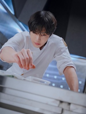 First Look Ahn Hyo Seop Jadi Chef di Drakor Final Table