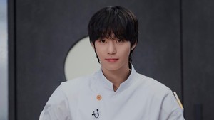 Dalam drama Korea Final Table, Ahn Hyo Seop memerankan koki bernama Kang Han. Dia merupakan salah satu kontestan kompetisi The Table: K-Chef 2026. (Foto: dok. JTBC)