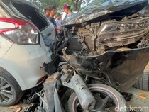 Video: Alphard Seruduk Kendaraan di Surabaya, 10 Motor-3 Mobil Terdampak
