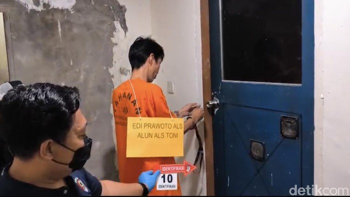 Bareskrim Polri menggelar rekonstruksi kasus peredaran narkoba di diskotek Planet, Batam, Rabu (9/9/2026). Dalam reka ulang itu, terungkap kode ikan dan gudang narkoba.