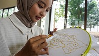 Belajar Membatik dengan Canting di Museum Batik TMII