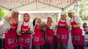 Pertamina Patra Niaga Pecahkan Rekor MURI Lewat 8.100 Porsi Ayam Kecap Nusantara