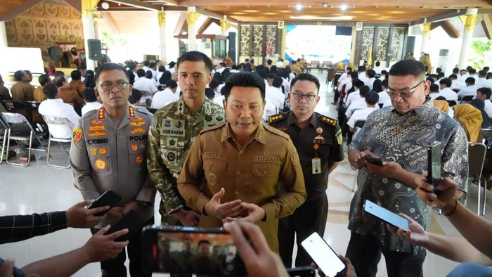 Bupati Sidoarjo Subandi