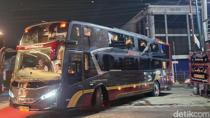 Armada bus Juragan99 Trans rute Jogja-Jakarta saat grand launching di Lounge Premium Juragan99 Perwakilan Jogja, Rabu (9/9/2026).