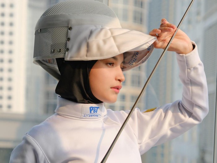 Cut Intan Nabila dan anggar