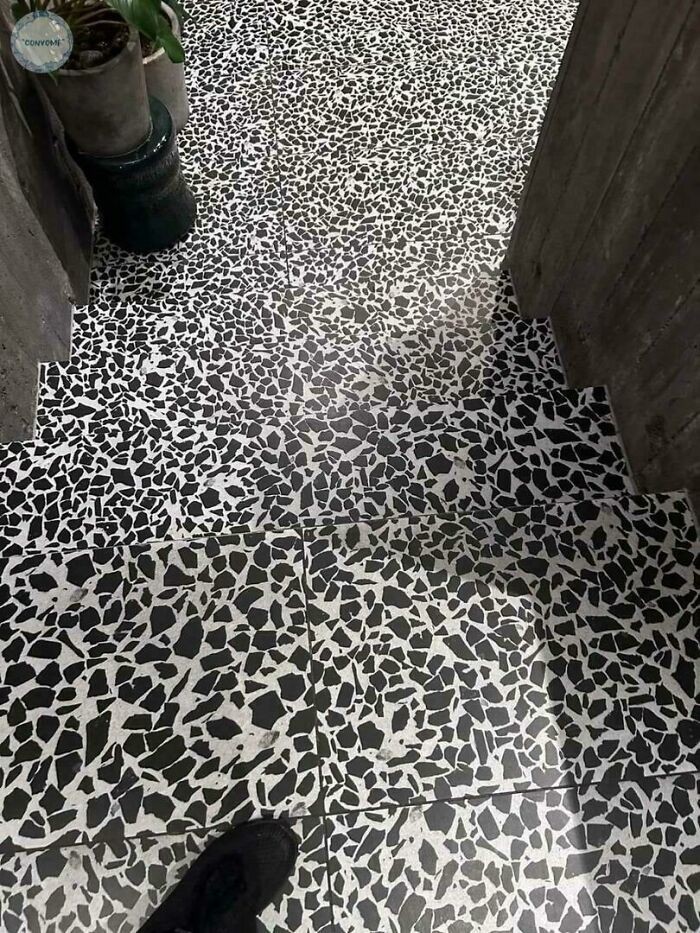 Desain arsitektur unik yang merepotkan.