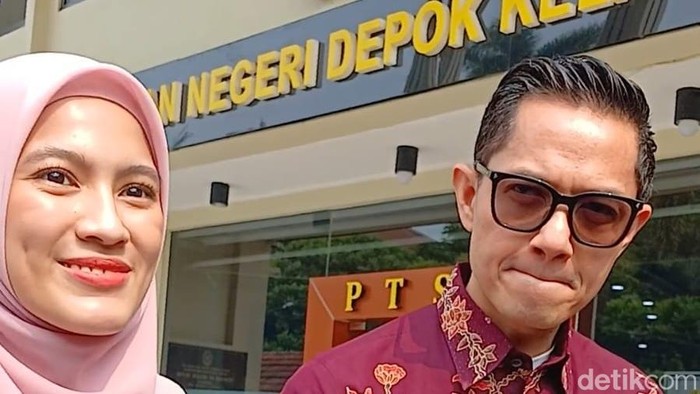 Dude Harlino dan Alyssa Soebandono di PN Depok.