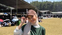 Inspirasi Gaya Hijab dan Padu Padan Outfit Gen Z ala Xaviera Putri
