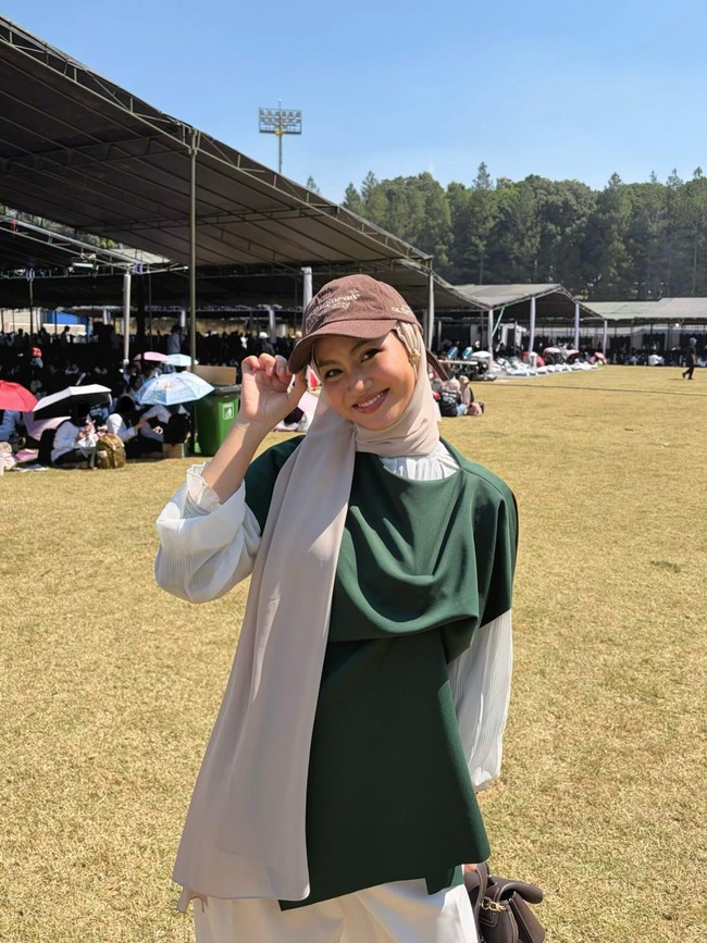 Inspirasi Gaya Hijab dan Padu Padan Outfit Gen Z ala Xaviera Putri