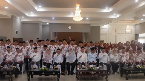 Gubernur Nusa Tenggara Barat Lalu Muhamad Iqbal melepas Kafilah NTB untuk bertanding pada ajang MTQ Nasional XXXI Tahun 2026 di Kota Semarang, Jawa Tengah. (Dok. Kominfotik NTB).