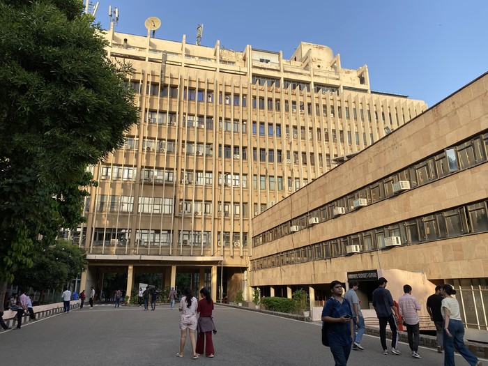 Indian Institute of Technology Delhi (IIT New Delhi) merupakan kampus nomor satu di India