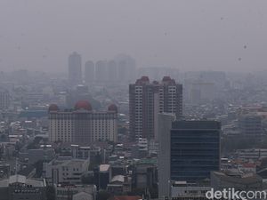 Asap Karhutla Mulai Masuk Jakarta, Begini Cara Aman Stay di Rumah